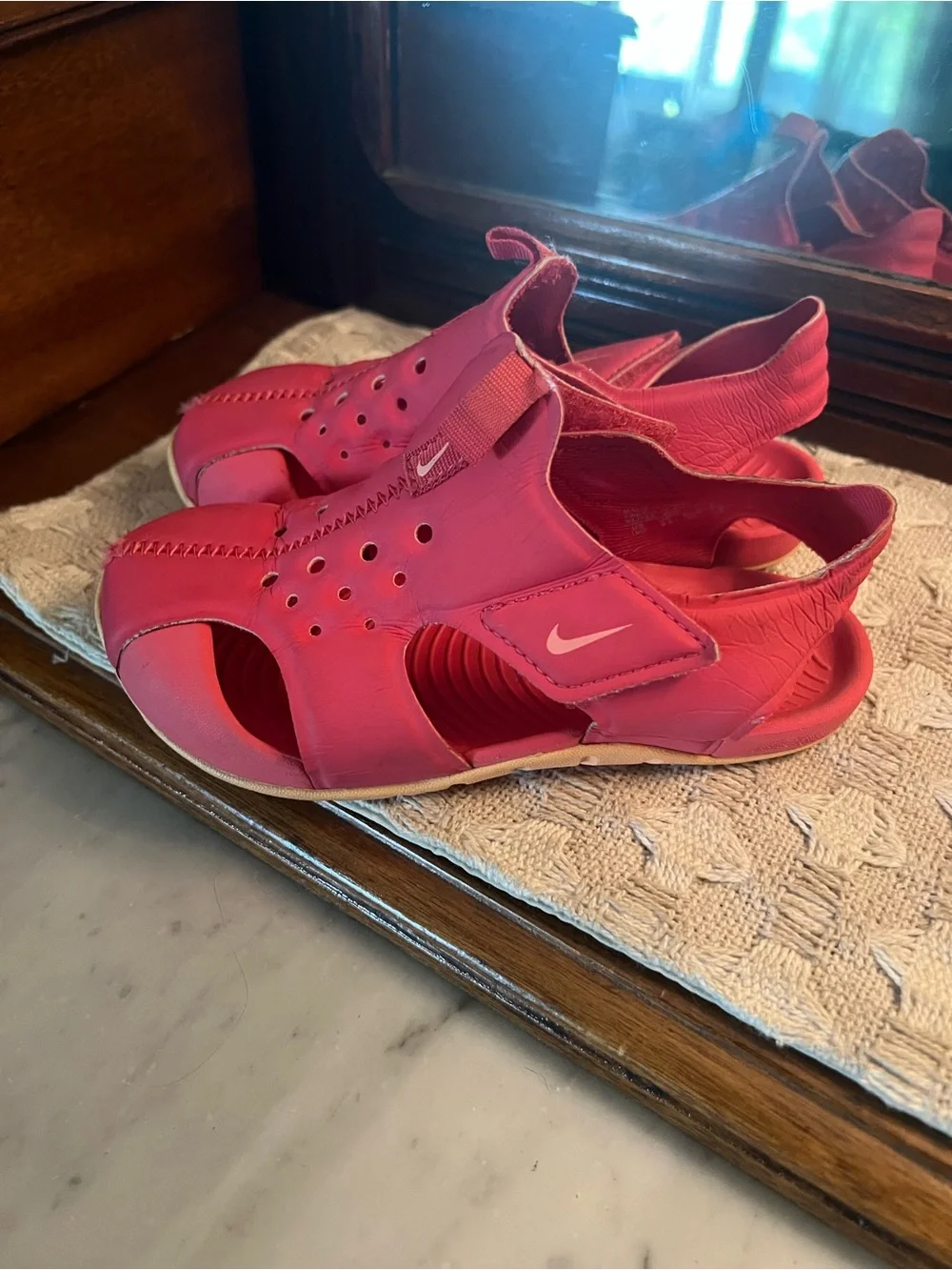 NIKE Classic Sunray Toe Protect 2 Summer Casual Sandals Pink Orange Girl's Sz 10